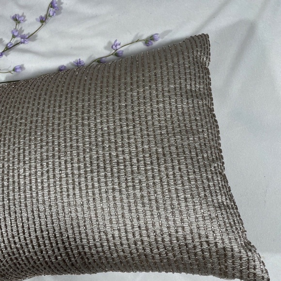 NEW Beaded Decorative Pillow for Hudson‎ Park Connettiva [ 20 X 16 In ] - Picture 4 of 12